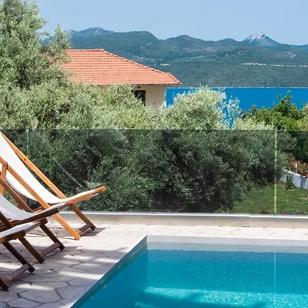 Appartamento Bianco Stylish Maisonette Nikiana