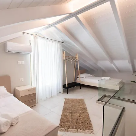 Apartment Bianco Stylish Maisonette *