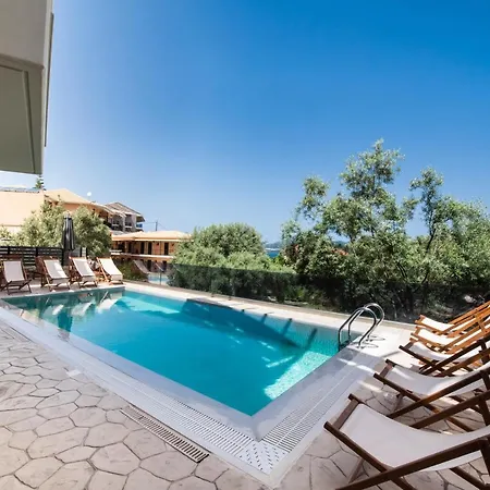 Bianco Stylish Maisonette Apartament