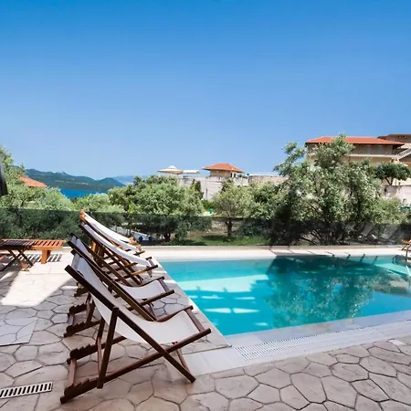 Lejlighed Bianco Stylish Maisonette Nikiana