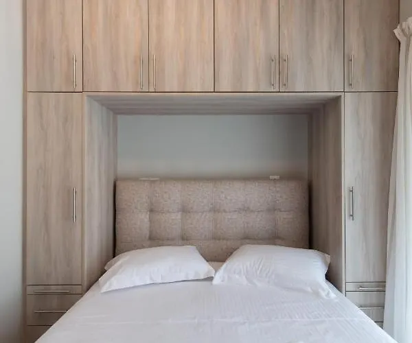 Bianco Stylish Maisonette